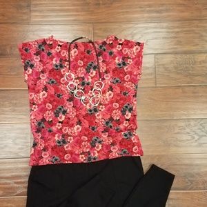 🌹🌹🌹Tablots red w/ pink & grey flowers top sz XL